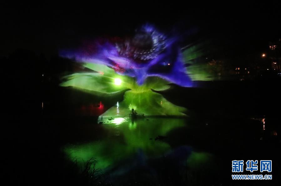 （國(guó)際）（3）&ldquo;柏林圣誕花園&rdquo;燈光秀開(kāi)幕