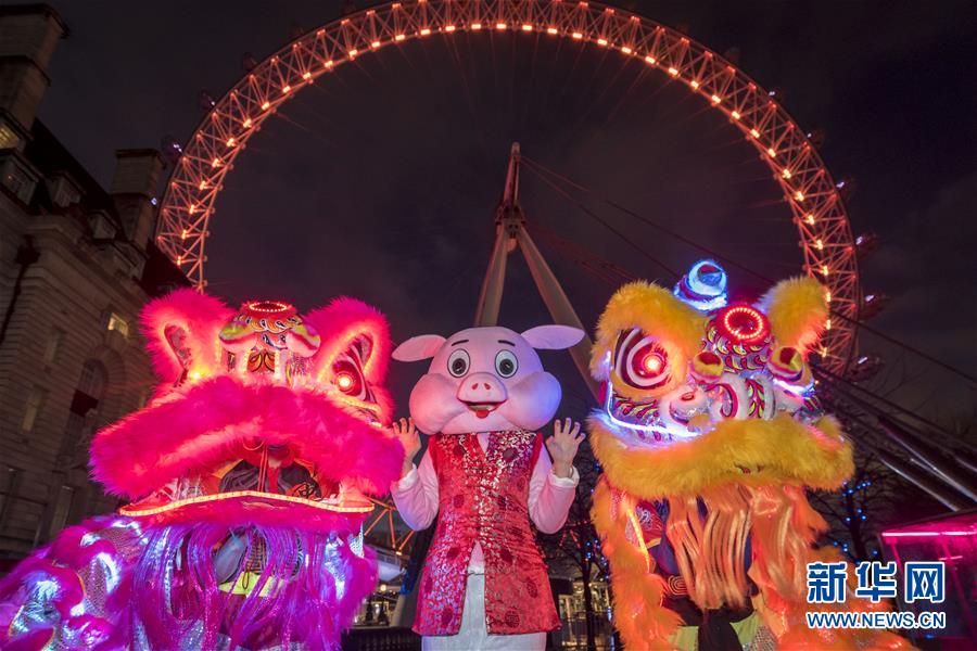 （國(guó)際）（1）&ldquo;倫敦眼&rdquo;亮燈慶中國(guó)農(nóng)歷豬年