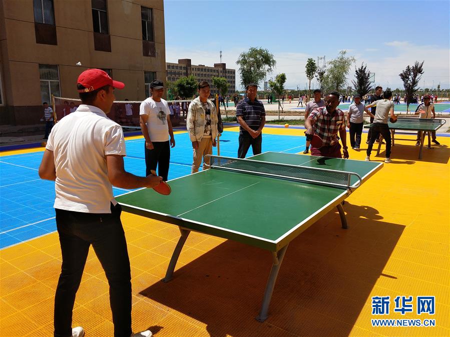 （圖文互動）（2）多國駐日內瓦外交官走訪新疆稱贊經濟發(fā)展社會和諧