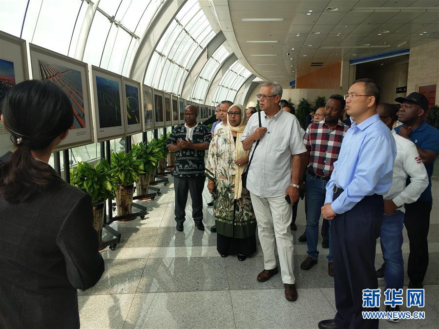 （圖文互動）（4）多國駐日內瓦外交官走訪新疆稱贊經濟發(fā)展社會和諧