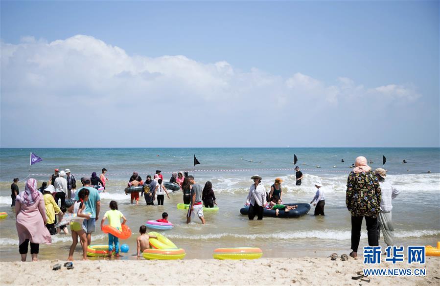 （國(guó)際&middot;圖文互動(dòng)）（4）特寫(xiě)：穿過(guò)檢查站去看海