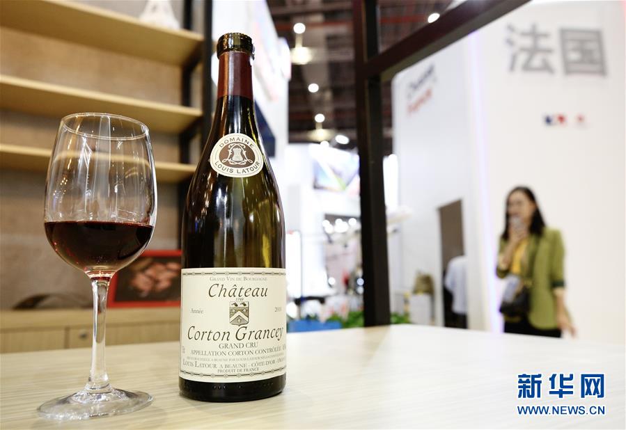 (新華全媒頭條·圖文互動)(5)大江奔騰勢如虹——習(xí)近平主席出席第二屆中國國際進(jìn)口博覽會紀(jì)實(shí)