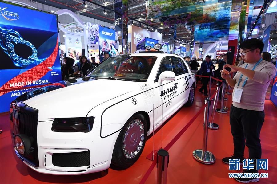 (新華全媒頭條·圖文互動)(11)大江奔騰勢如虹——習(xí)近平主席出席第二屆中國國際進(jìn)口博覽會紀(jì)實(shí)