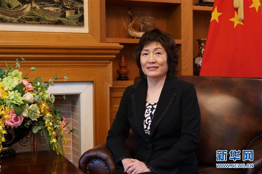 （習(xí)近平出訪配合稿&middot;圖文互動）專訪：中希關(guān)系已成為不同國家間和平相處、合作共贏的典范&mdash;&mdash;訪中國駐希臘大使章啟月