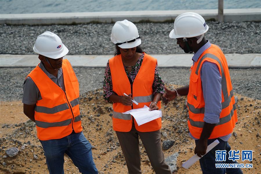 （國(guó)際&middot;圖文互動(dòng)）（4）通訊：&ldquo;五年我們?yōu)樗估锾m卡造出一片新土地&rdquo;&mdash;&mdash;科倫坡港口城人的自豪與希冀