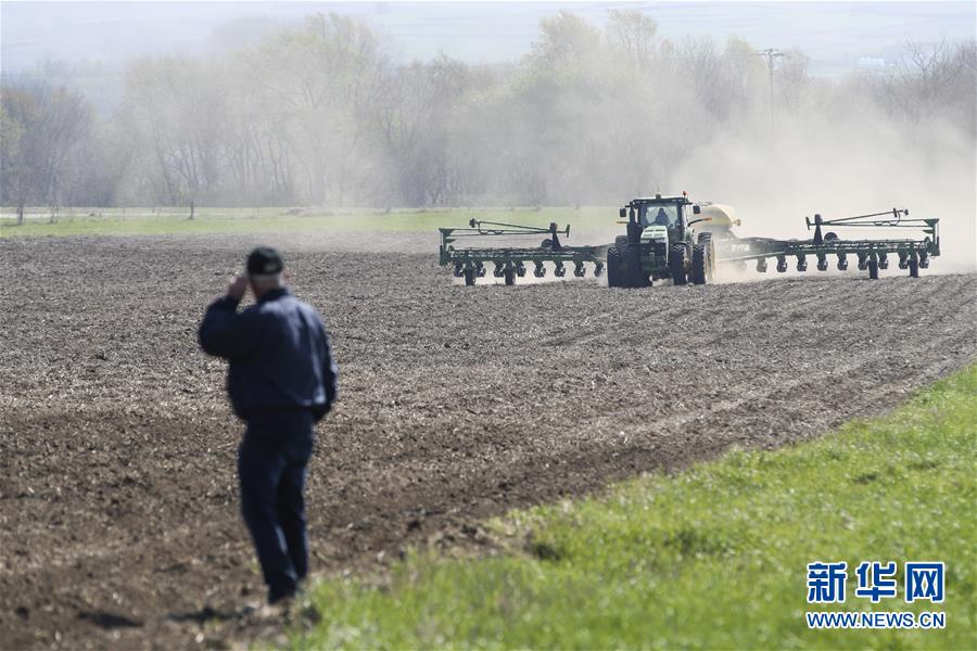 （國(guó)際&middot;圖文互動(dòng)）（2）通訊：貿(mào)易戰(zhàn)凸顯美國(guó)農(nóng)業(yè)發(fā)展隱憂