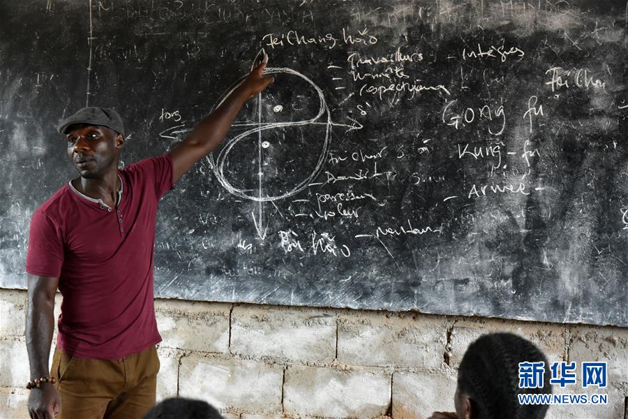 （國際&middot;圖文互動(dòng)）（5）通訊：&ldquo;我也曾混跡街頭，終于靠習(xí)武自立&rdquo;&mdash;&mdash;喀麥隆人姆巴的武術(shù)情緣