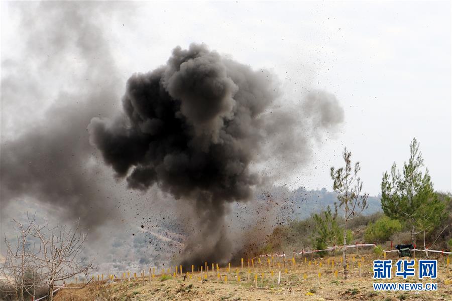 （國際&middot;圖文互動）（4）通訊：&ldquo;中國軍人掃雷一如既往專業(yè)和敬業(yè)！&rdquo;&mdash;&mdash;記中國赴黎維和部隊完成&ldquo;藍線&rdquo;3個雷場清排任務