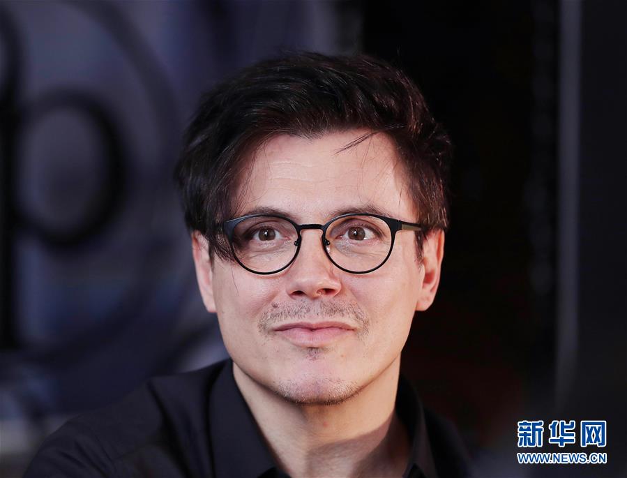 （國(guó)際&middot;圖文互動(dòng)）（6）通訊：手牽手，我們共同驅(qū)散陰霾&mdash;&mdash;法國(guó)音樂人創(chuàng)作抗疫歌曲背后的故事