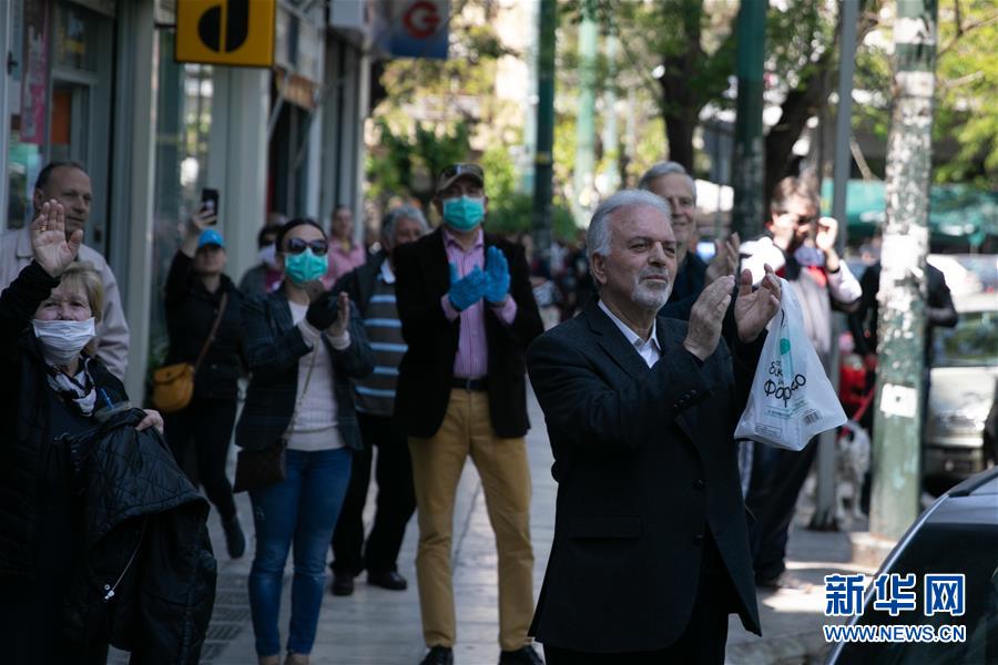 （國(guó)際疫情&middot;圖文互動(dòng)）（1）雅典&ldquo;卡車音樂(lè)會(huì)&rdquo;致敬白衣天使