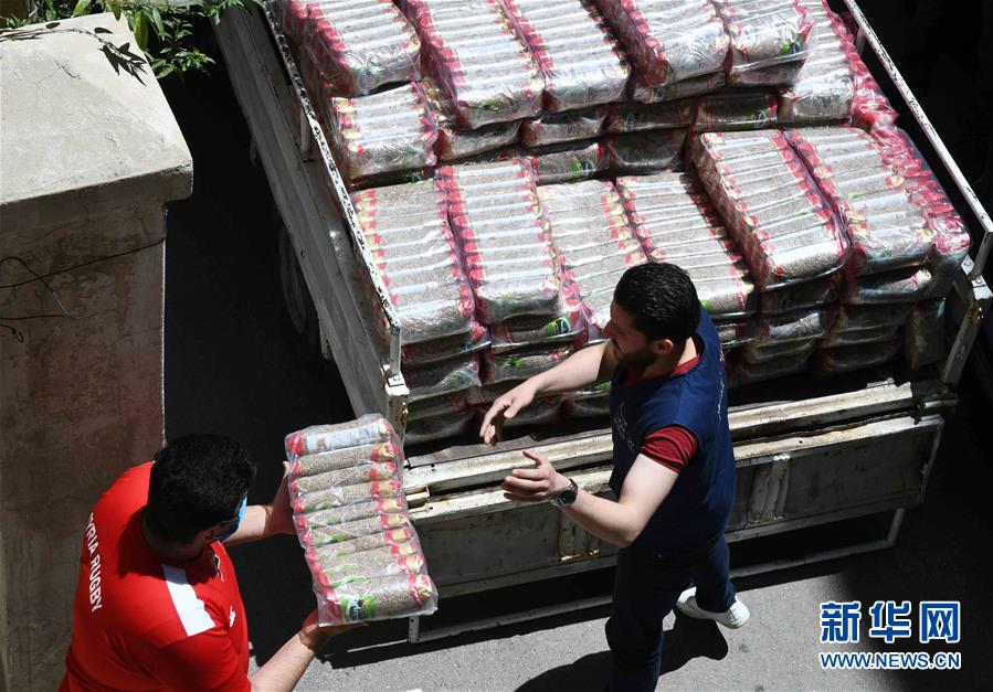 （國(guó)際疫情&middot;圖文互動(dòng)）（1）通訊：疫情中，那抹笑容最難忘&mdash;&mdash;記向困難家庭發(fā)放愛心包裹的敘利亞青年志愿者