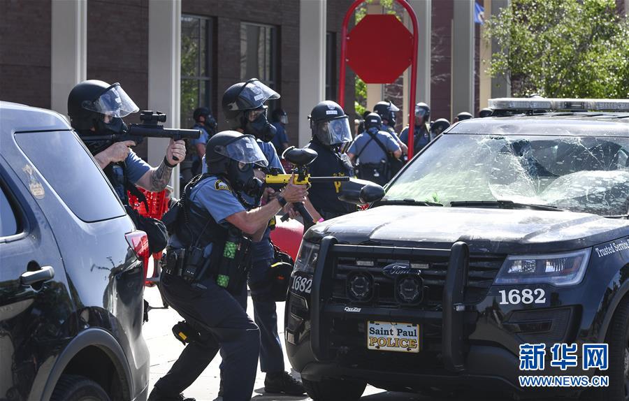 （國際）（3）美國警察執(zhí)法動作不當(dāng)致一名非裔男子死亡 引發(fā)大規(guī)?？棺h