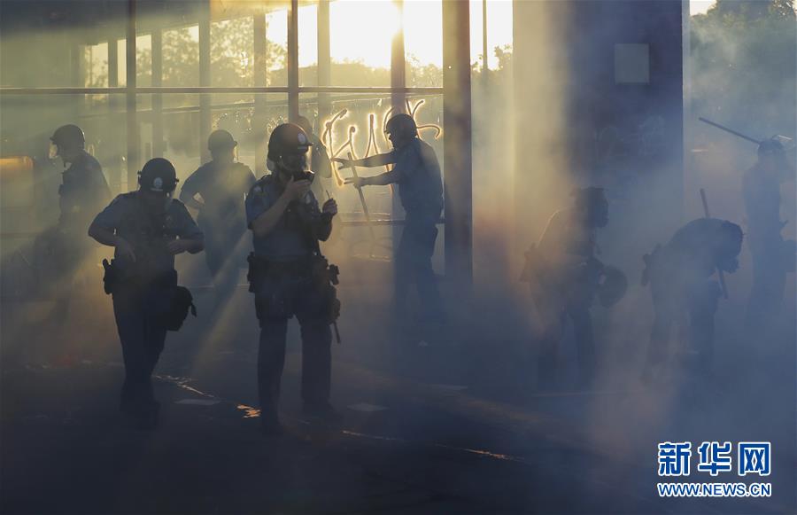 （國際）（4）美國警察執(zhí)法動作不當(dāng)致一名非裔男子死亡 引發(fā)大規(guī)?？棺h