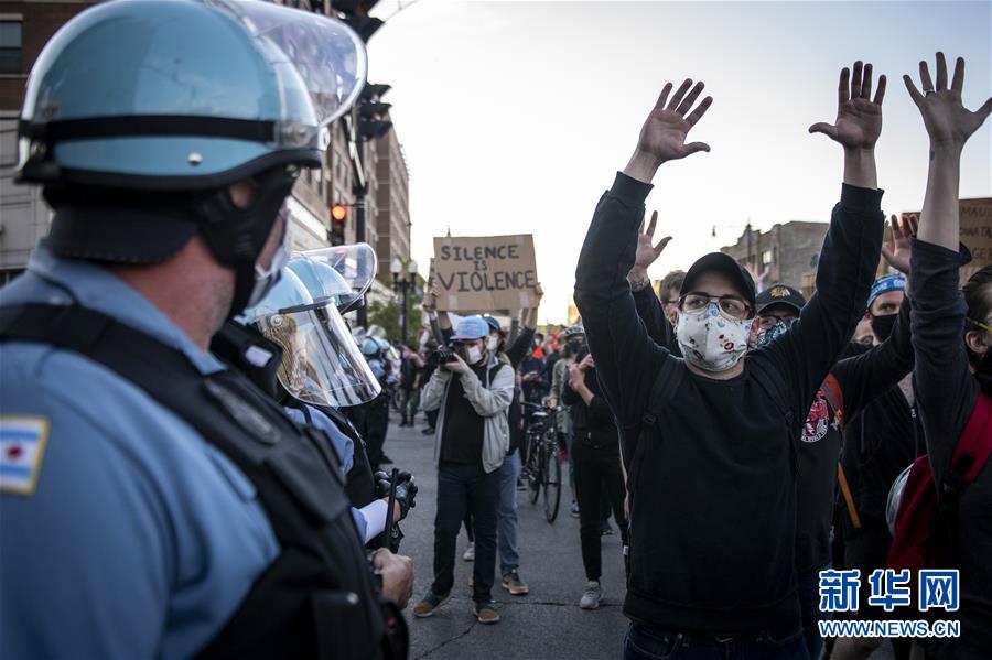 (國際)(3)芝加哥抗議示威活動繼續(xù)進(jìn)行