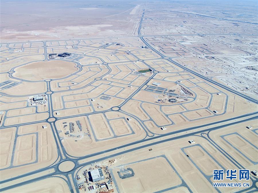 （國際疫情&middot;圖文互動）（5）通訊：防疫、生產(chǎn)兩不誤，沙漠現(xiàn)&ldquo;棋盤&rdquo;&mdash;&mdash;記中企承建科威特住房基建項目