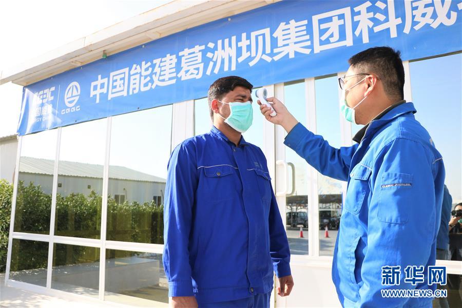 （國際疫情&middot;圖文互動）（6）通訊：防疫、生產(chǎn)兩不誤，沙漠現(xiàn)&ldquo;棋盤&rdquo;&mdash;&mdash;記中企承建科威特住房基建項目