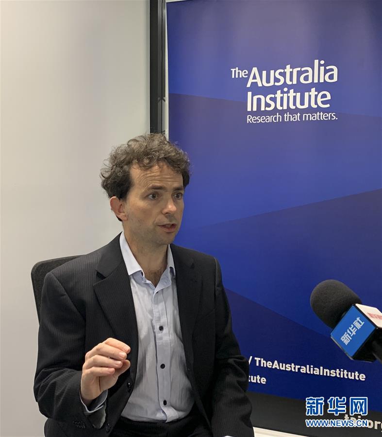 （國際疫情&middot;圖文互動(dòng)）專訪：污蔑中國不利于應(yīng)對(duì)疫情 各國應(yīng)合作提升&ldquo;數(shù)字素養(yǎng)&rdquo;&mdash;&mdash;訪揭露新冠謠言的澳大利亞研究人員羅德&middot;坎貝爾