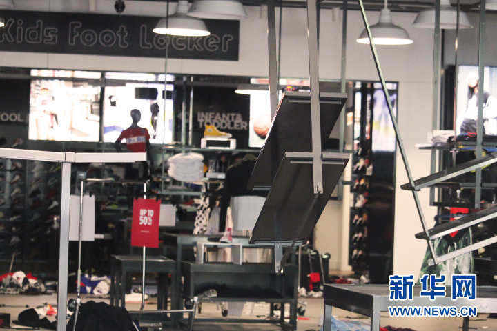 (國(guó)際)(4)美國(guó)芝加哥發(fā)生大規(guī)模暴力搶劫事件