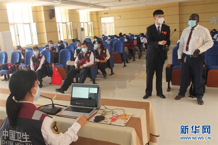 （國(guó)際&middot;圖文互動(dòng)）（1）中國(guó)抗疫醫(yī)療專(zhuān)家組對(duì)南蘇丹疫情防控人員開(kāi)展培訓(xùn)