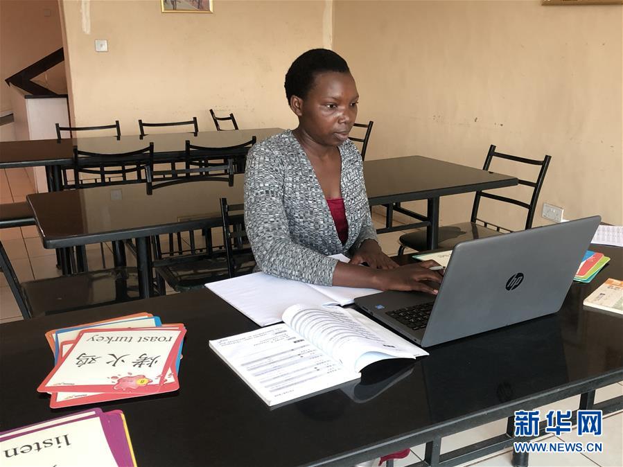 （海外抗疫故事&middot;圖文互動）（3）通訊：疫情阻擋不了津巴布韋人學(xué)中文的熱情