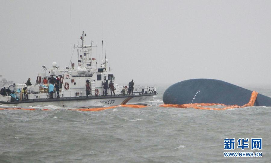 救援人員搜救&ldquo;歲月&rdquo;號(hào)客輪乘客