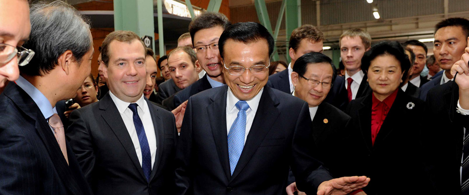 李克強(qiáng)同梅德韋杰夫共同參觀&ldquo;開放式創(chuàng)新&rdquo;莫斯科國(guó)際創(chuàng)新發(fā)展論壇展覽