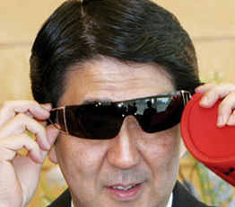 2015，安倍會繼續(xù)"暴走"嗎？