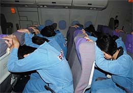 系好安全帶，記住安全門