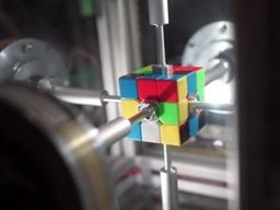 快！機(jī)器高手復(fù)原魔方 0.38秒破世界紀(jì)錄