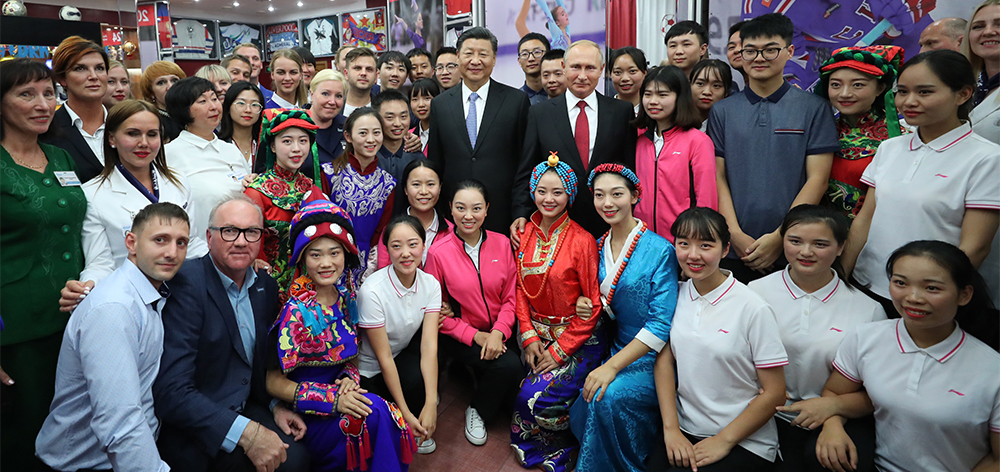 習(xí)近平和俄羅斯總統(tǒng)普京共同訪(fǎng)問(wèn)&ldquo;海洋&rdquo;全俄兒童中心