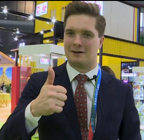 看快閃《不遠(yuǎn)萬里來看&ldquo;你&rdquo;》，聽老外點(diǎn)贊進(jìn)博會(huì)