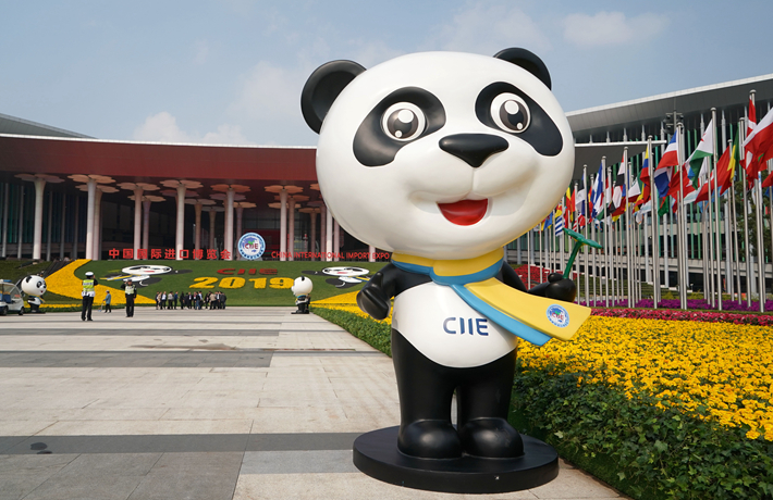 新華時評：從全球首創(chuàng)到全球盛會，進博會啟示了什么？