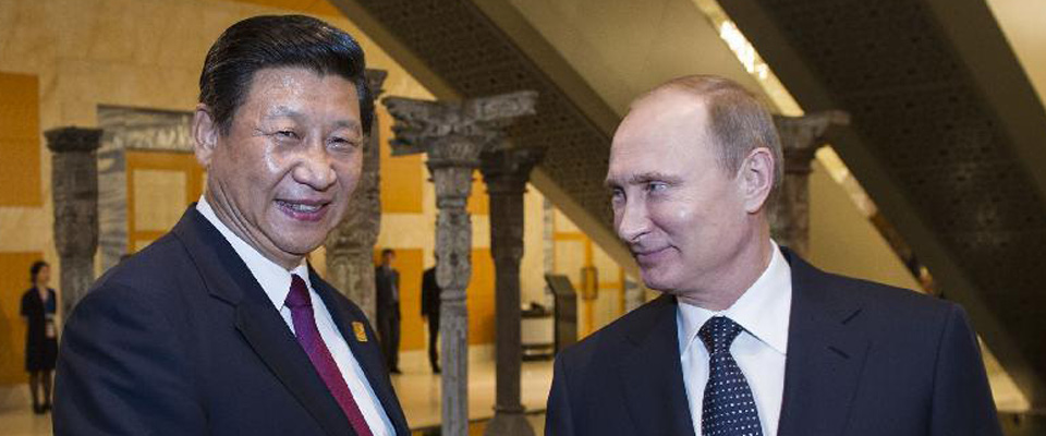 2013年10月，習(xí)近平在印尼巴厘島會(huì)見普京