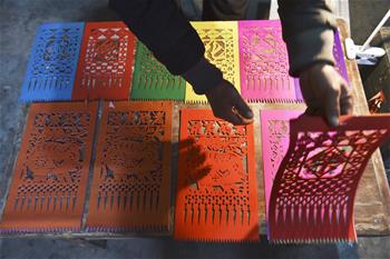 山東日照：手工制作&ldquo;過門箋&rdquo;