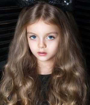 網(wǎng)上爆紅的外國(guó)&ldquo;蘿莉小模特&rdquo;