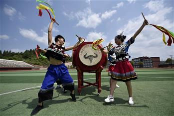 苗族&ldquo;花鼓舞&rdquo;進校園